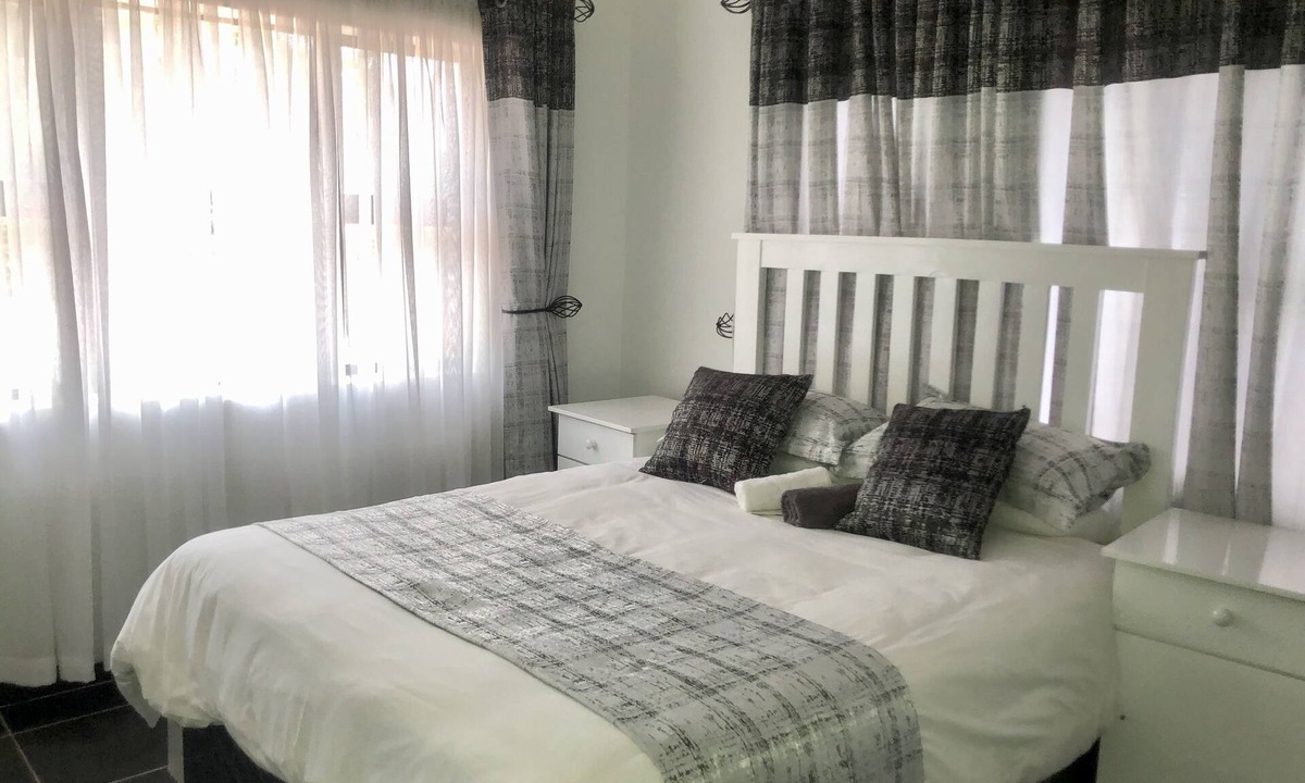 Mazowe Apartment | 1 bed apartment in Mount Pleasant Heights - 2014