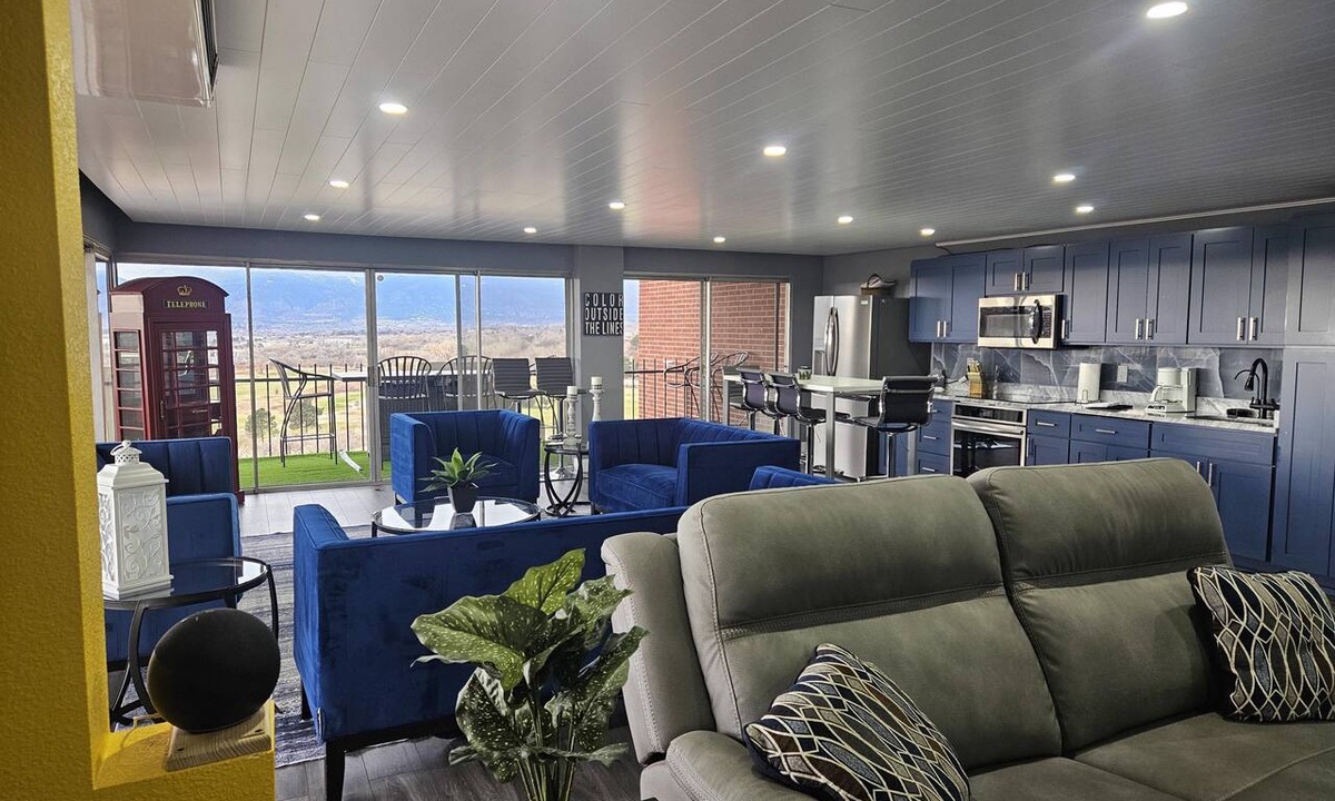 Southeast Colorado Springs Condo | 1 Bedroom Luxurious Loft perfect for Entertaining!