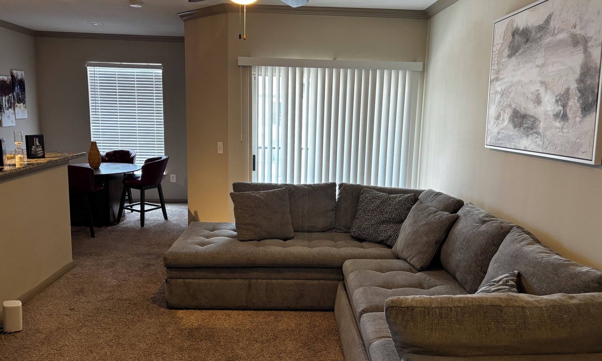 Midtown Apartment | 2-bedroom apartment in charming Houston with AC and fitness room