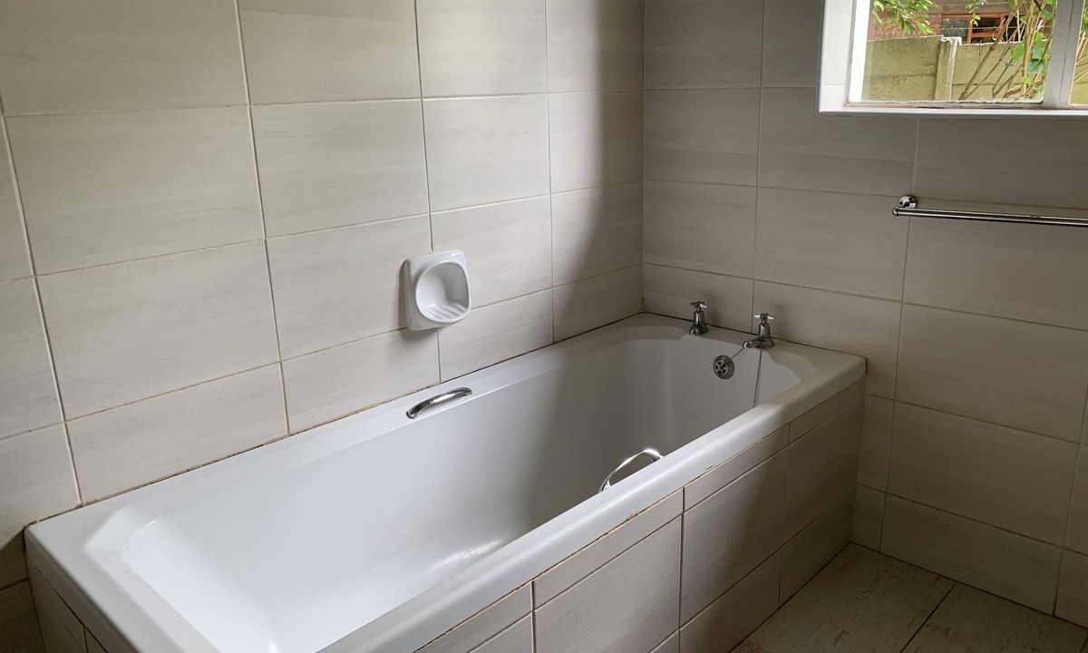 Greendale Cottage | 2 bedroom cottage in the leafy suburb of Greendale