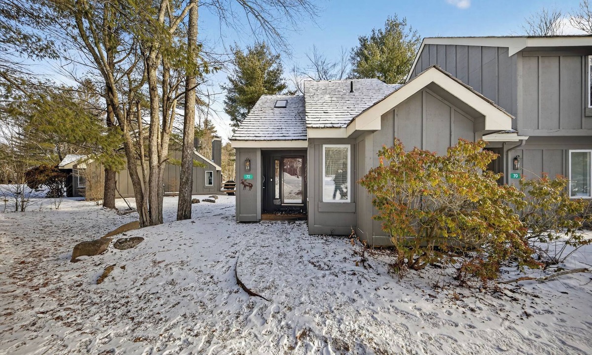 White Haven House | 2-bedroom townhome in amazing Blakeslee with AC for comfort