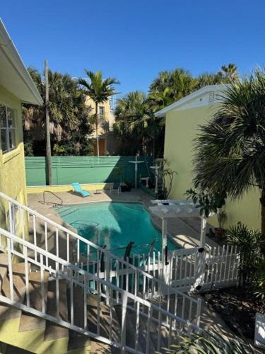 Cocoa Beach Hotel | 2 Bedroom Tropical Villa 4