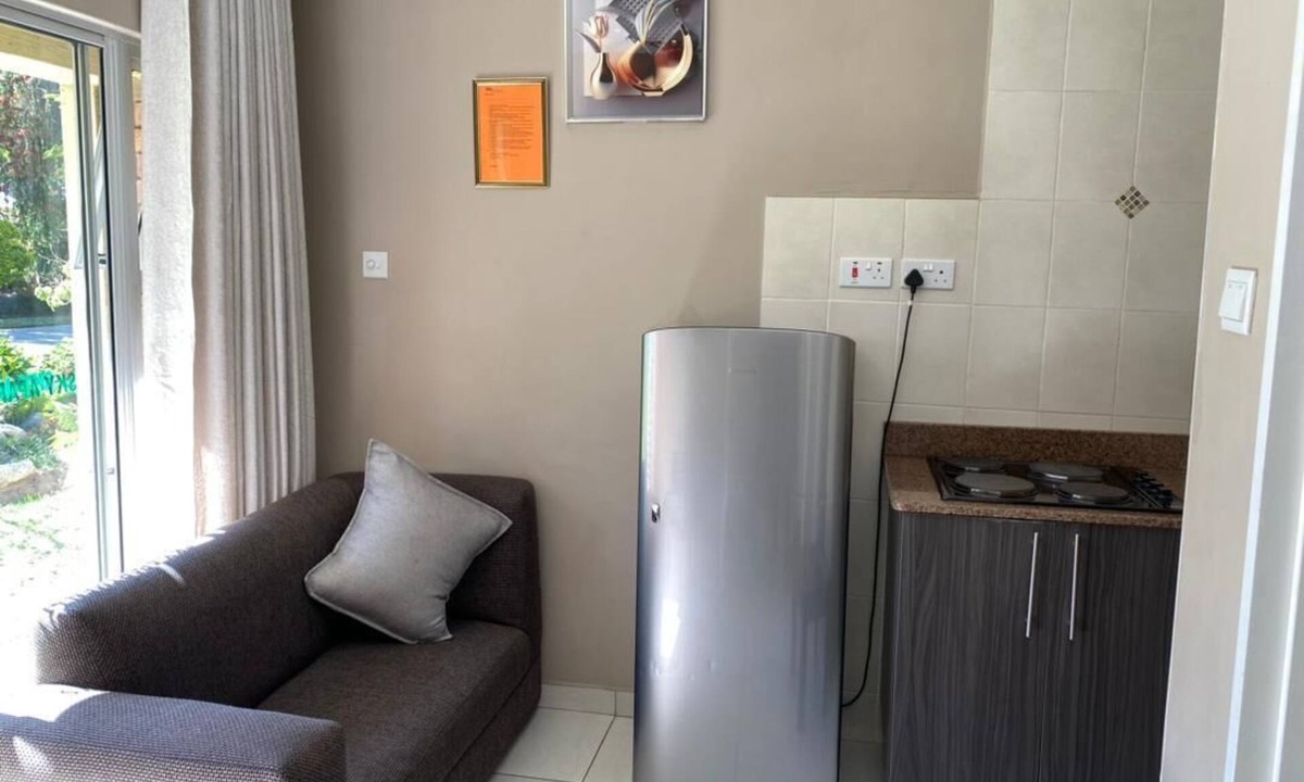 Harare Apartment | 2 bedroomed apartment with en-suite and kitchenette - 2064