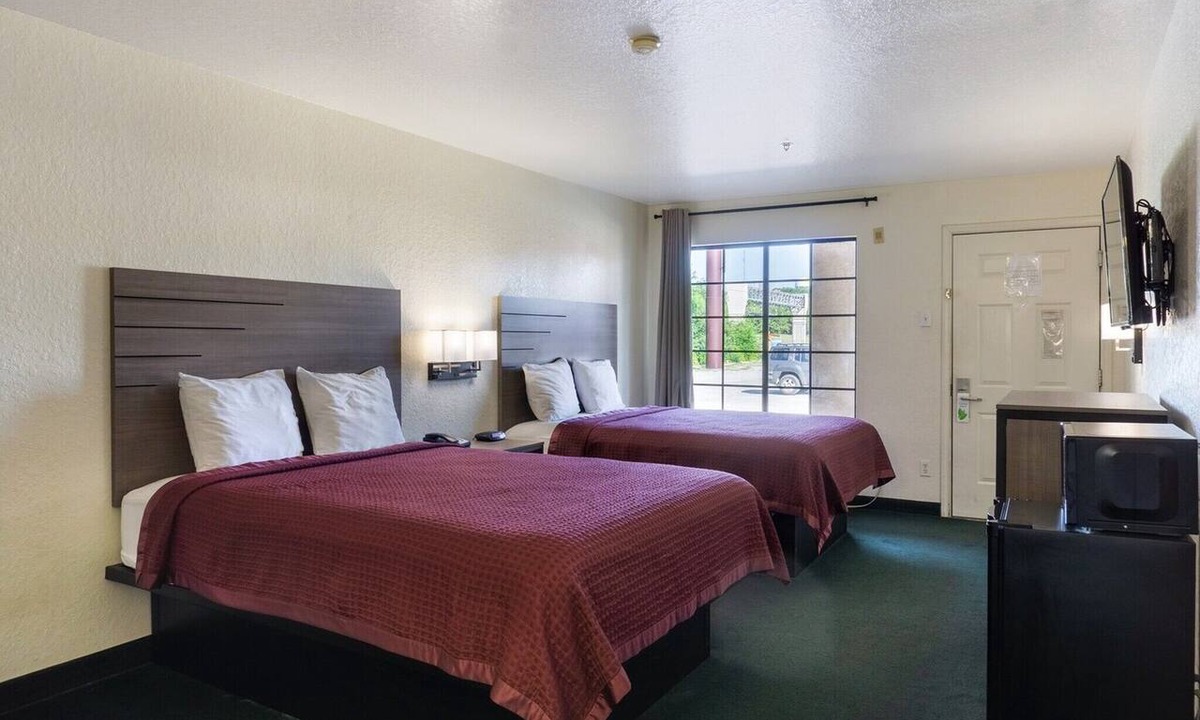 San Antonio Apartment | 2 Queen Bed | Non-Smoking
