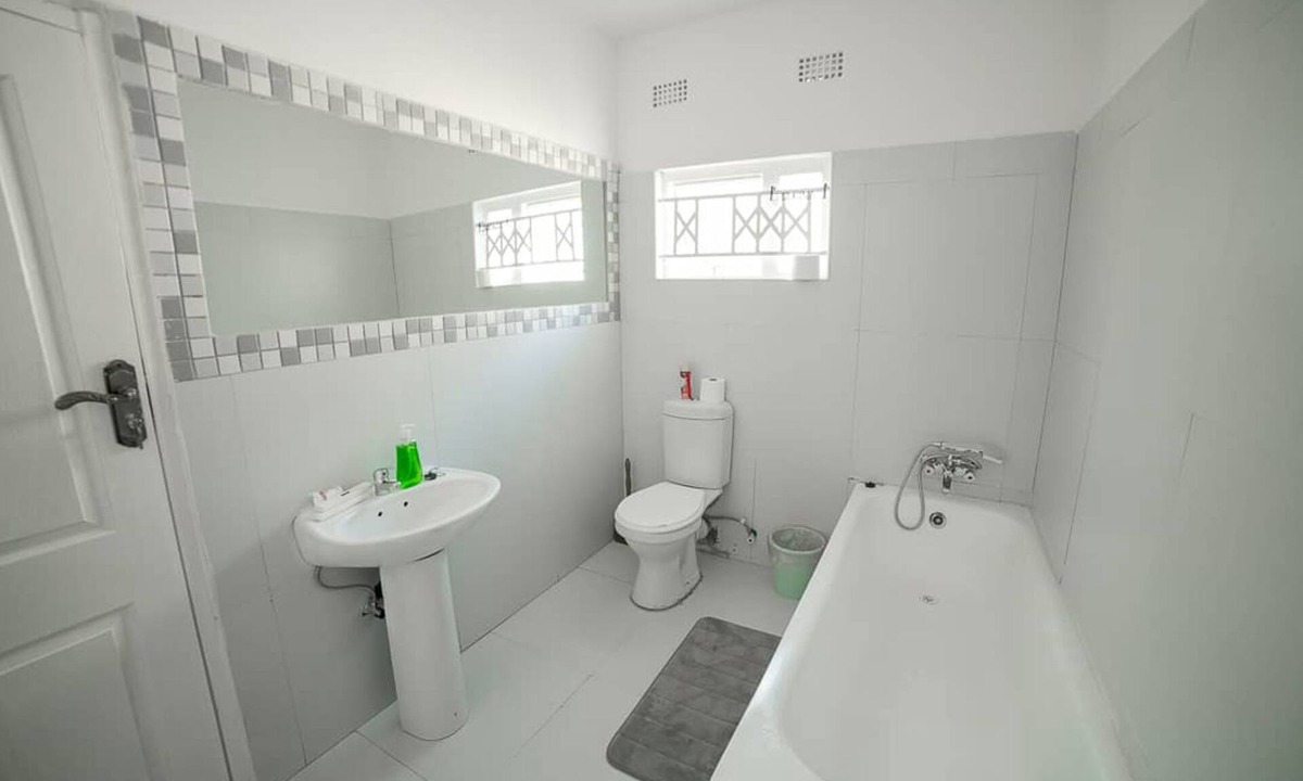 Lusaka Apartment | 24/7 Solar Power| Wi-Fi| 5 mins to East Park Mall Safe