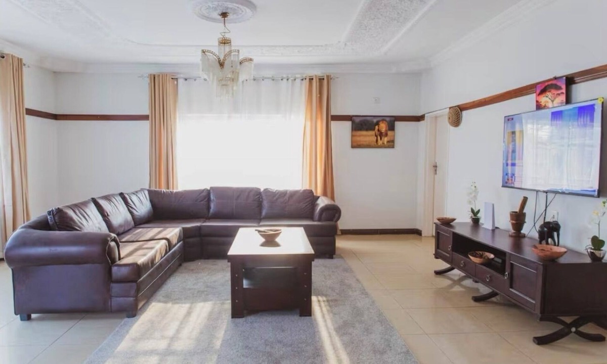 Livingstone House | 3 Bed Apartment + Free Hire Car & Airport Pick Up