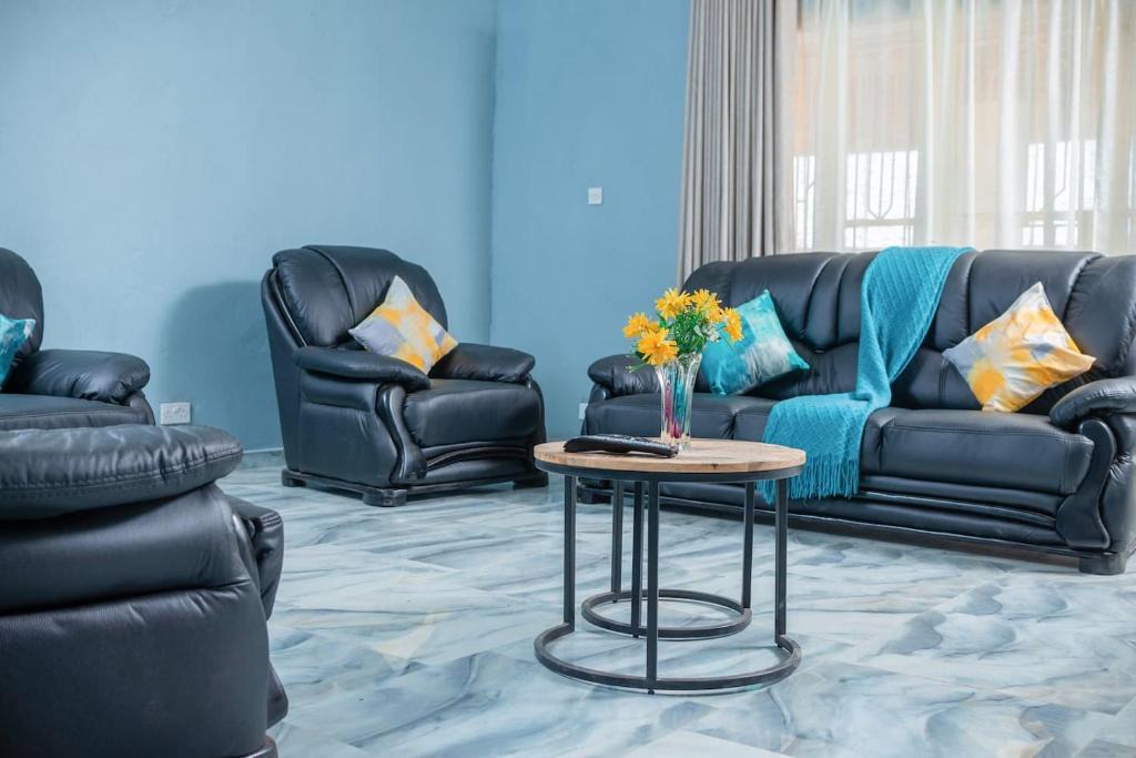 Bulawayo House | 3 Bed Bulawayo Home Backup Power Sleeps 10