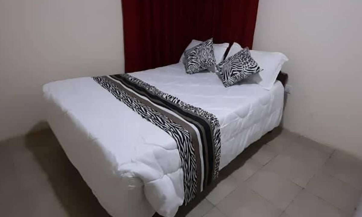 Lusaka House | 3 Bed House - Sleeps 6 - Garden - Parking - Wifi