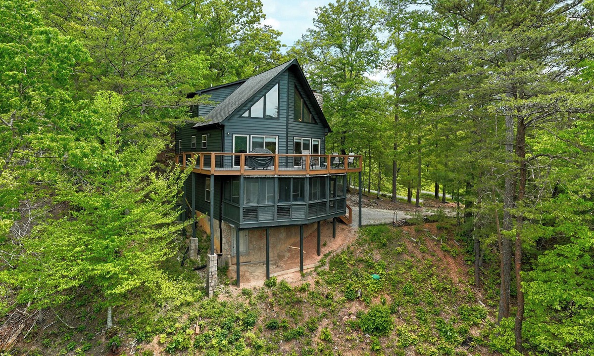 Townsend House | 3 Bedroom, 3 Bathroom with Mountain View