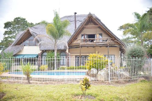 Glen Lorne House | 4 Bed Thatched Double Storey with pool No events or Parties