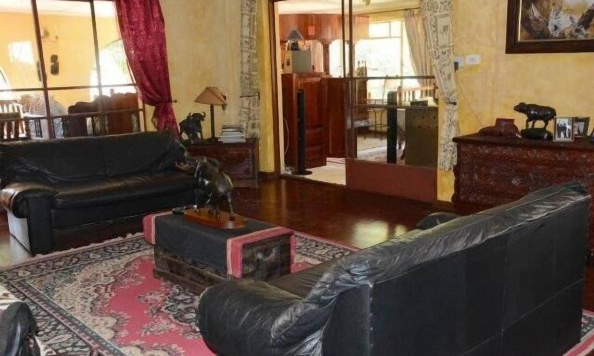 Victoria Falls House | 4 Bedroom House Adjacent To The Victoria Falls National Park