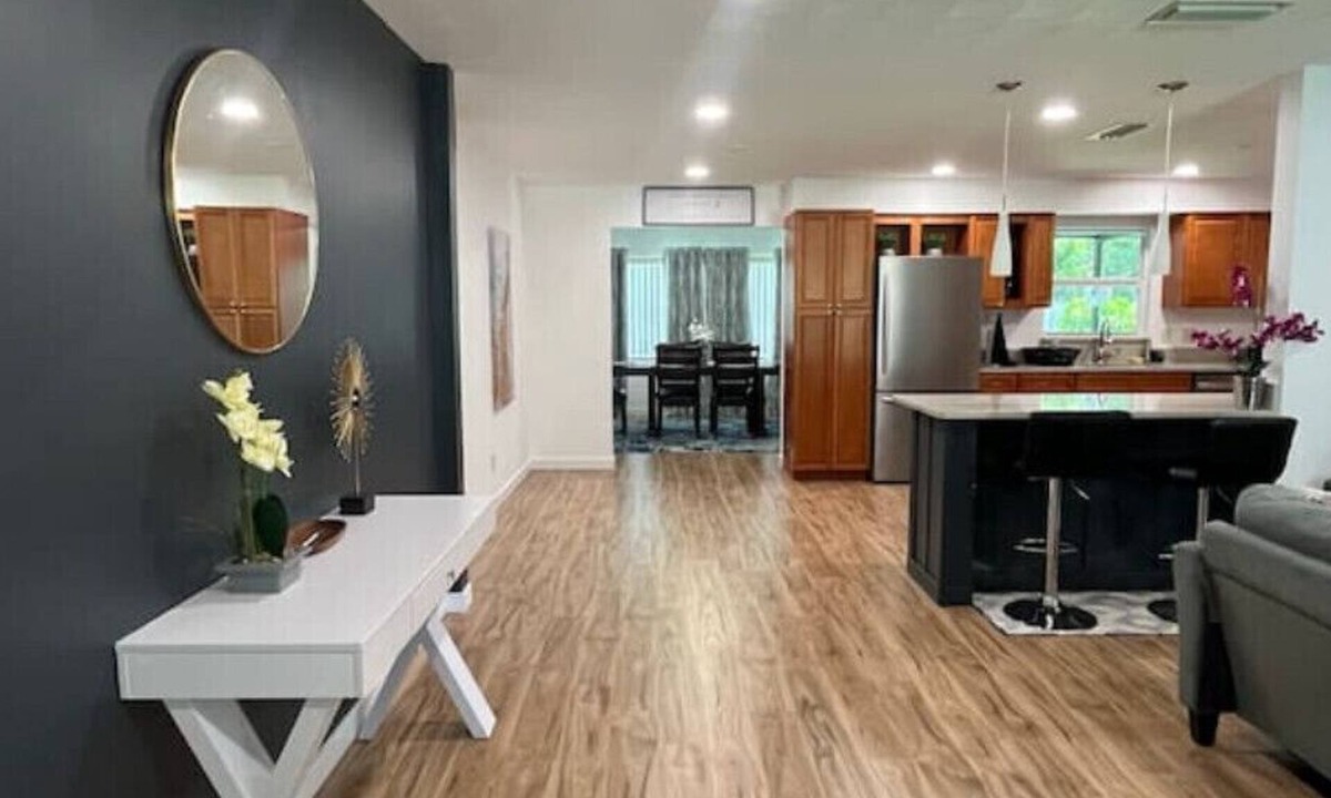 Ocean Woods House | 4 min walk to beach!