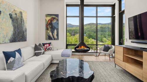 Stowe Area Apartment | 409 - 3 bed - Treehouse unit - Spruce Peak at the Base of Stowe Mt Resort - Sleeps 9