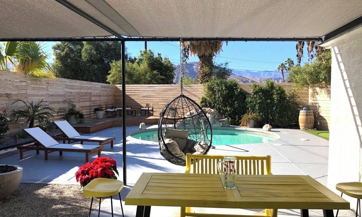 Palm Desert House | 5 bed and 3.5 bathroom with PRIVATE casita. Pool and AC!