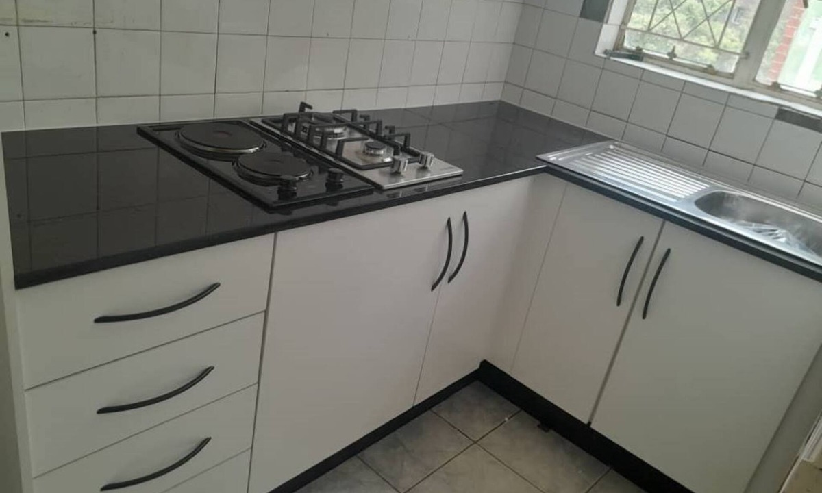 Harare Apartment | 5 minutes into the city. Family sized unit with newly fitted kitchen. No Wifi