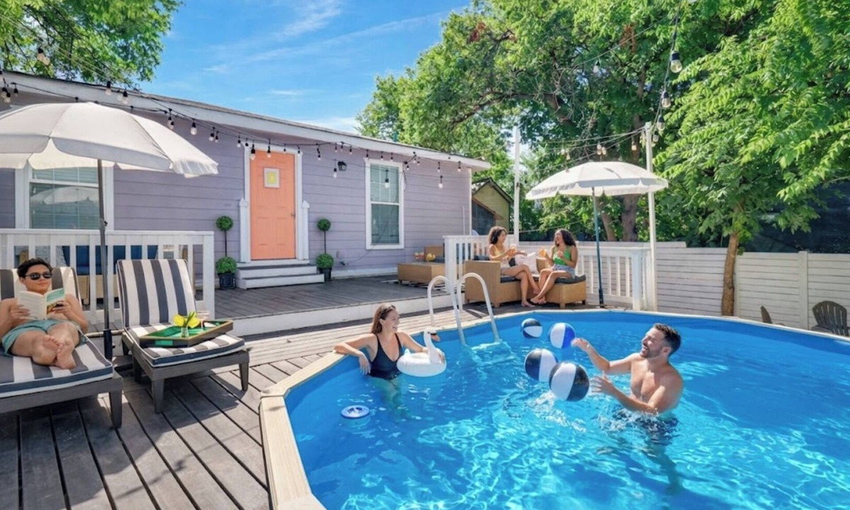 Eastside Promise Neighborhood House | 6 Bedrooms l 1 mi to Alamo + Riverwalk l Private Pool l Family + Pet Friendly