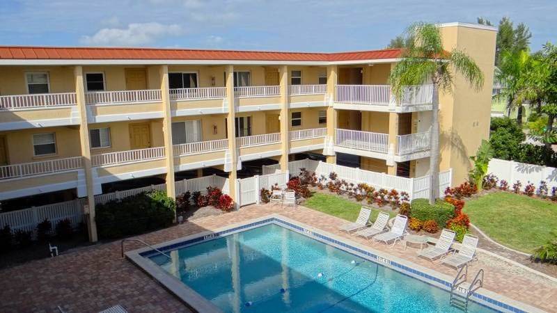 Holmes Beach Condo | 94 m² Condo ∙ 2 bedrooms ∙ 6 guests