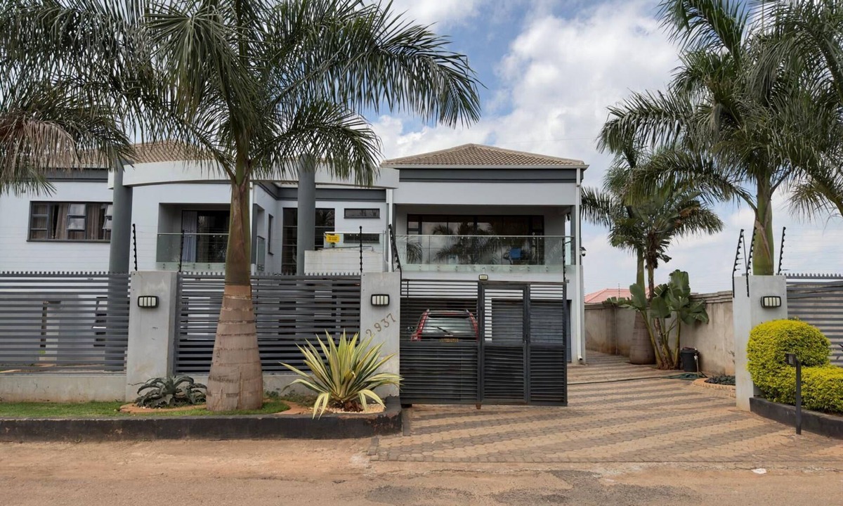 Mazowe Apartment | A spacious, modern 3-bedroom ground-floor villa in Mount Pleasant Heights - 2366