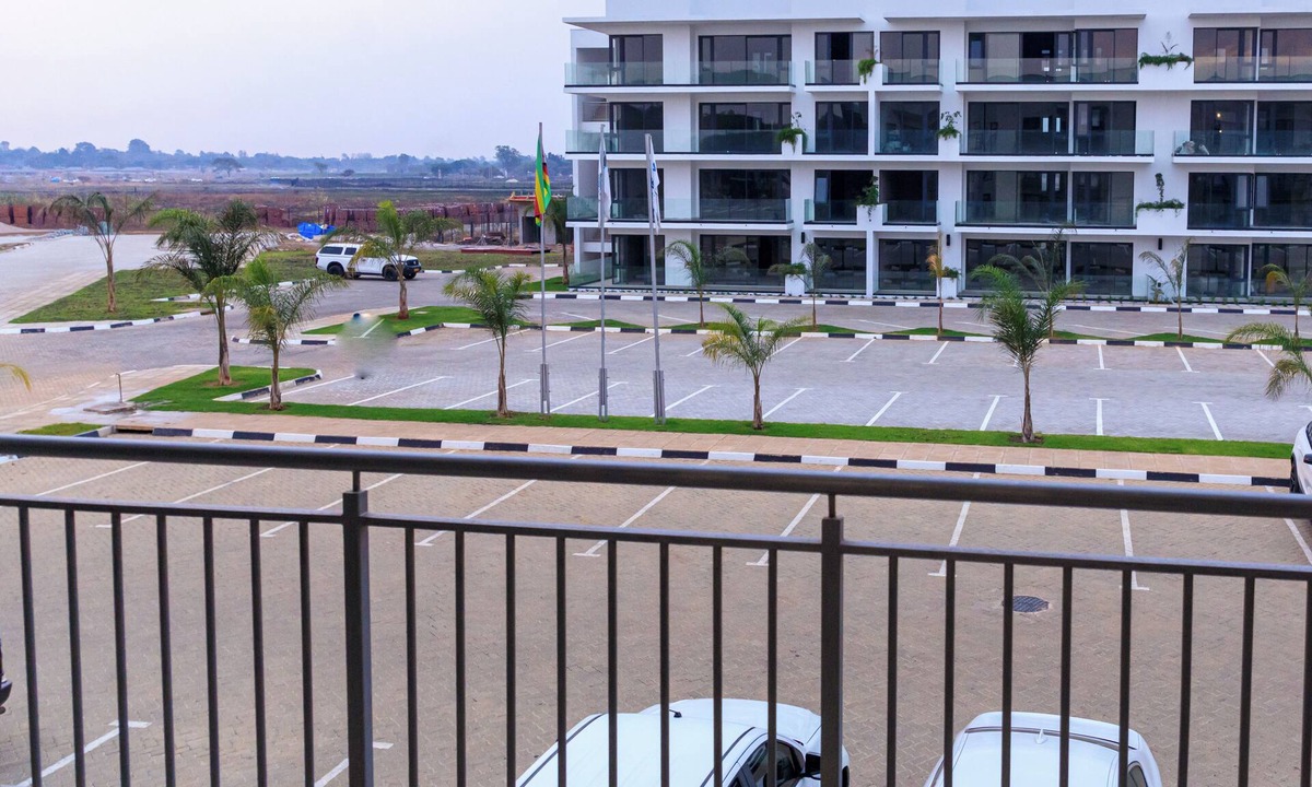Harare East Apartment | A warm, peaceful, exquisite and spacious one bed apartment in Borrowdale West
