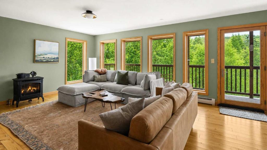 Warren House | Alpine Falls Chalet - Ski Haven with Mountain Views