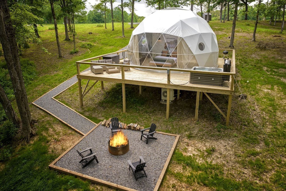 Simpson House | Amazing Pure Glamping Secluded Dome with Hot-tub in Grantsburg, Illinois