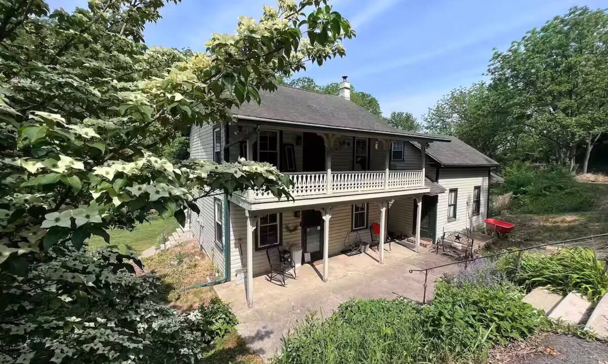 Robesonia House | Amazing space for your group!