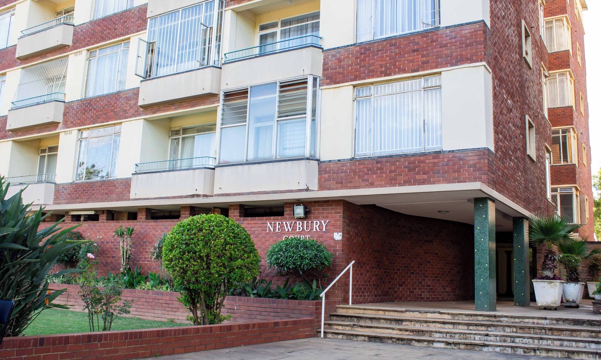 Harare Apartment | Apartment Sleeps 4, 2 Baths, Free Parking