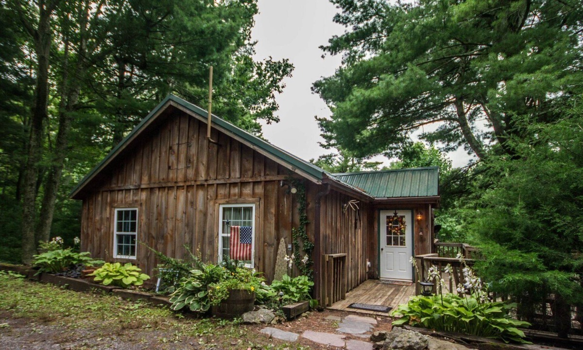 Stanley Cabin | Autumn Ridge- Cozy cabin in the Blue Ridge Mountains with a bubbly hot tub!🗻