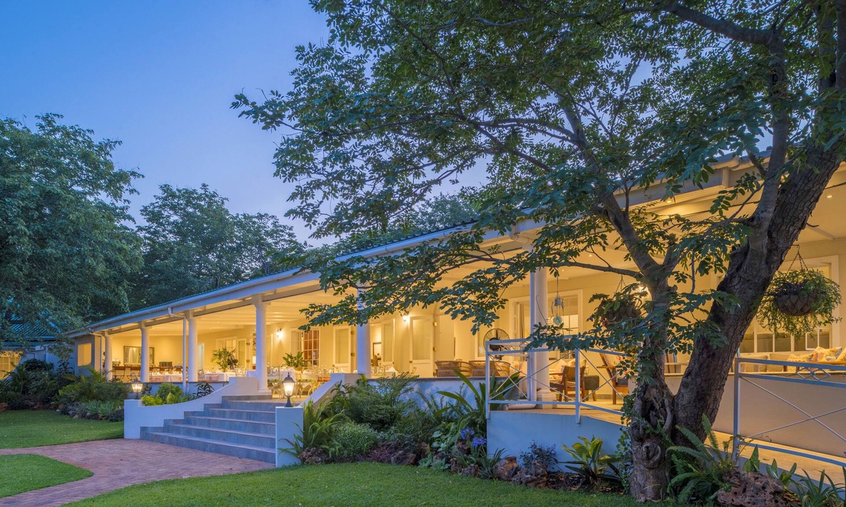 Victoria Falls Cabin | Batonka Guest Lodge