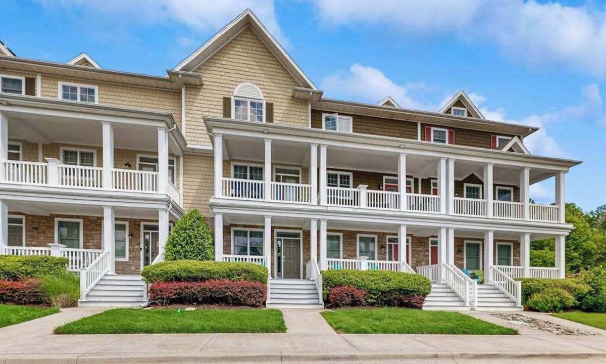 Sun Ridge House | Bayside Resort townhouse w/balcony, free WiFi, pool, and golf on-site