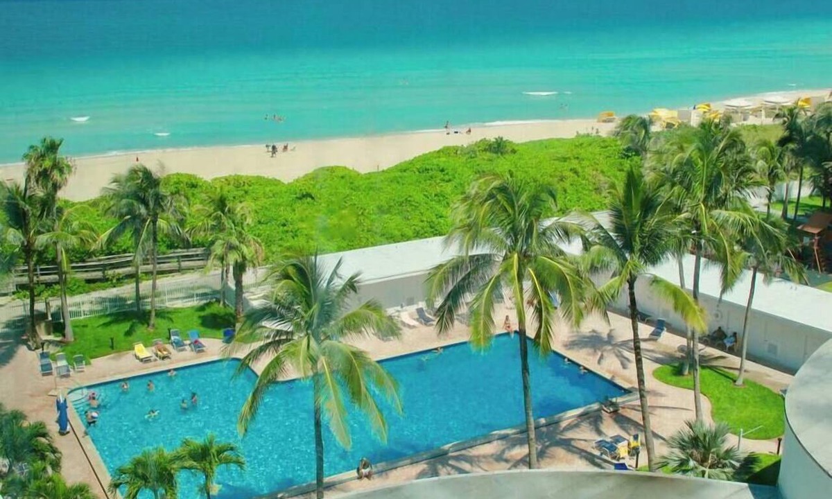 Mid Beach Condo | Beachfront | Pool & Direct Ocean Access