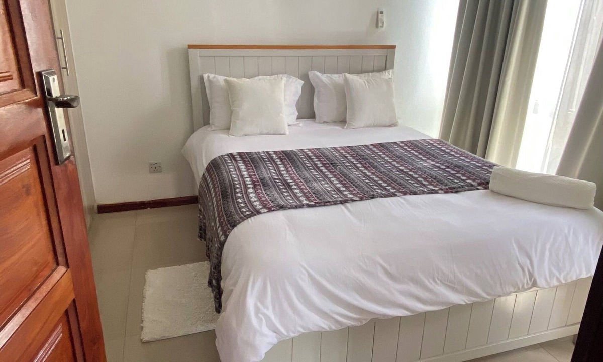 Lusaka Apartment | Beautiful 2-bedroom apartment with AC and a Swimming pool in Kingsland Lusaka