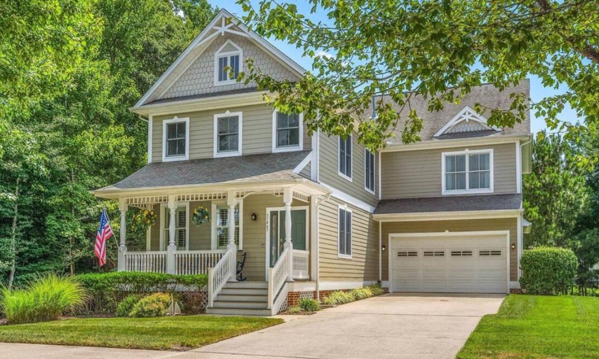 Sun Ridge House | Beautiful 4 Bedroom Home with 1st Floor Primary in Amenity Rich Bayside