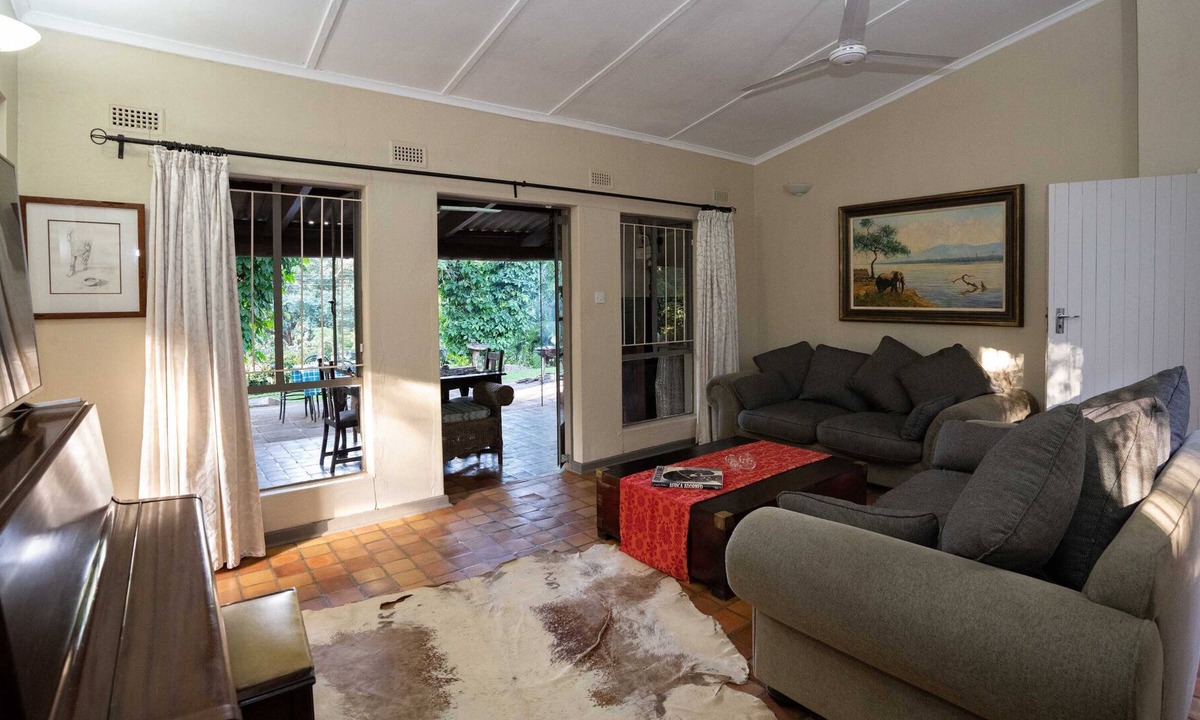 Victoria Falls Villa | Beautiful family home set in large lush gardens in the heart of Victoria Falls - 1999