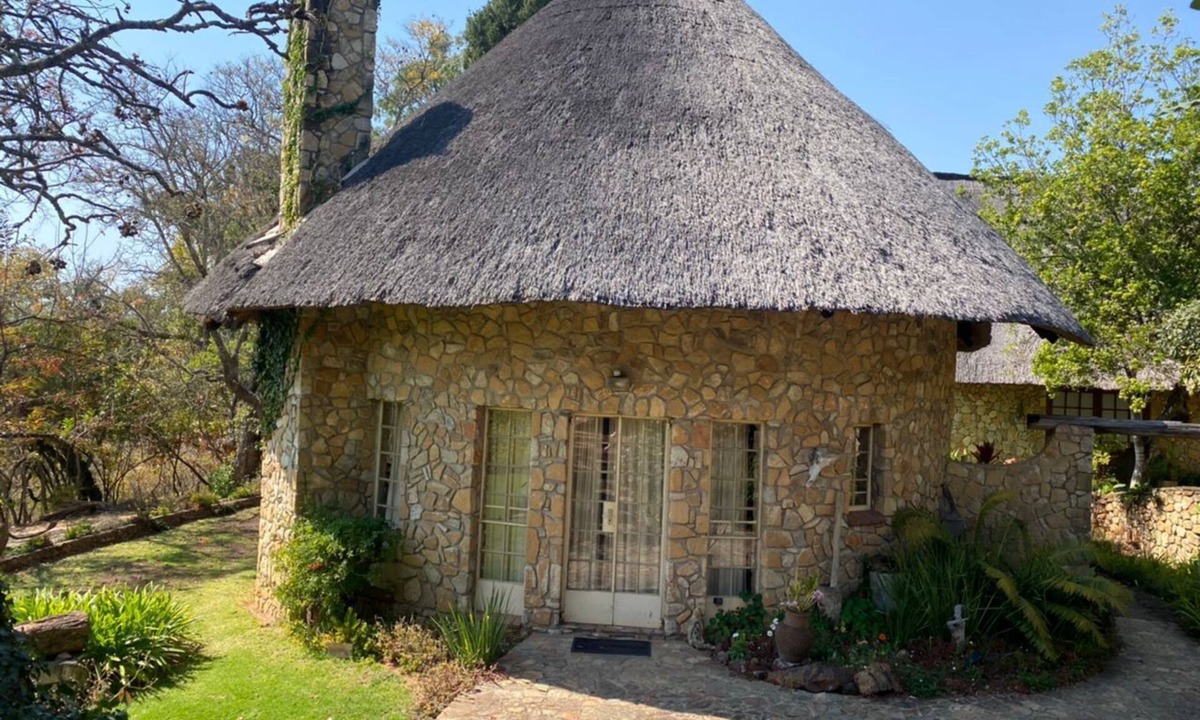 Juliasdale Apartment | Beautiful round shaped cottage - 2094