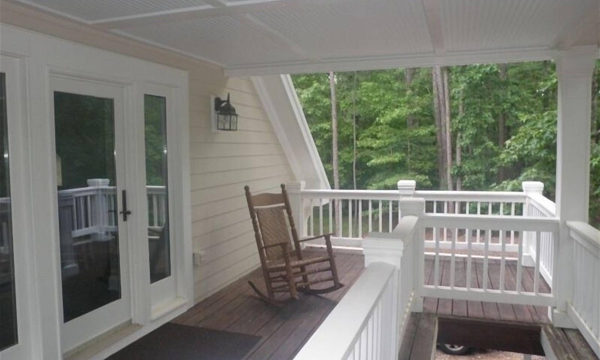 Greensboro Cottage | Beautifully extra large,1700sq ft., one bedroom 1.5 bath cottage/timber views