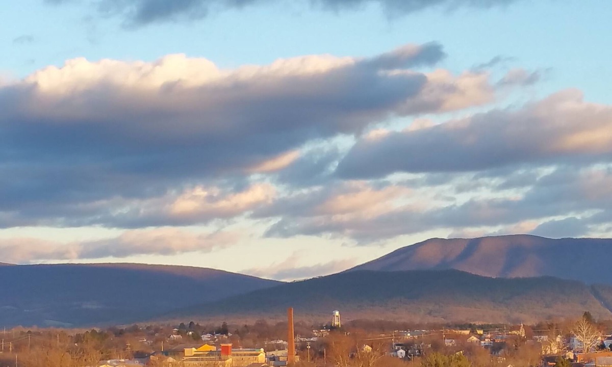 Luray Cottage | Best Views in Luray! Close to Everything!