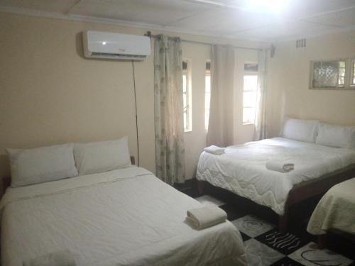 South Luangwa National Park Cabin | Blue Waxbill Lodge