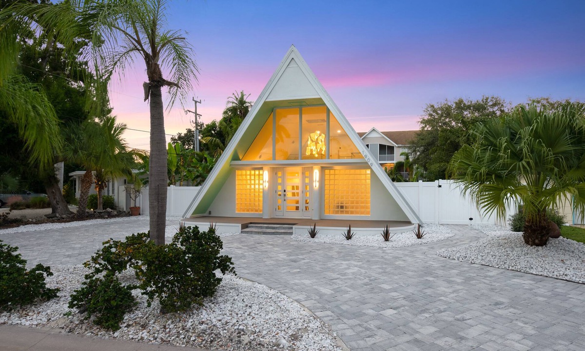 Central Sarasota House | Bright, Modern Artist A-Frame Downtown SRQ West of Trail