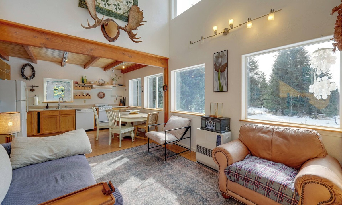 Diamond Ridge House | Bring Your Pets! Secluded Homer Escape w/Deck