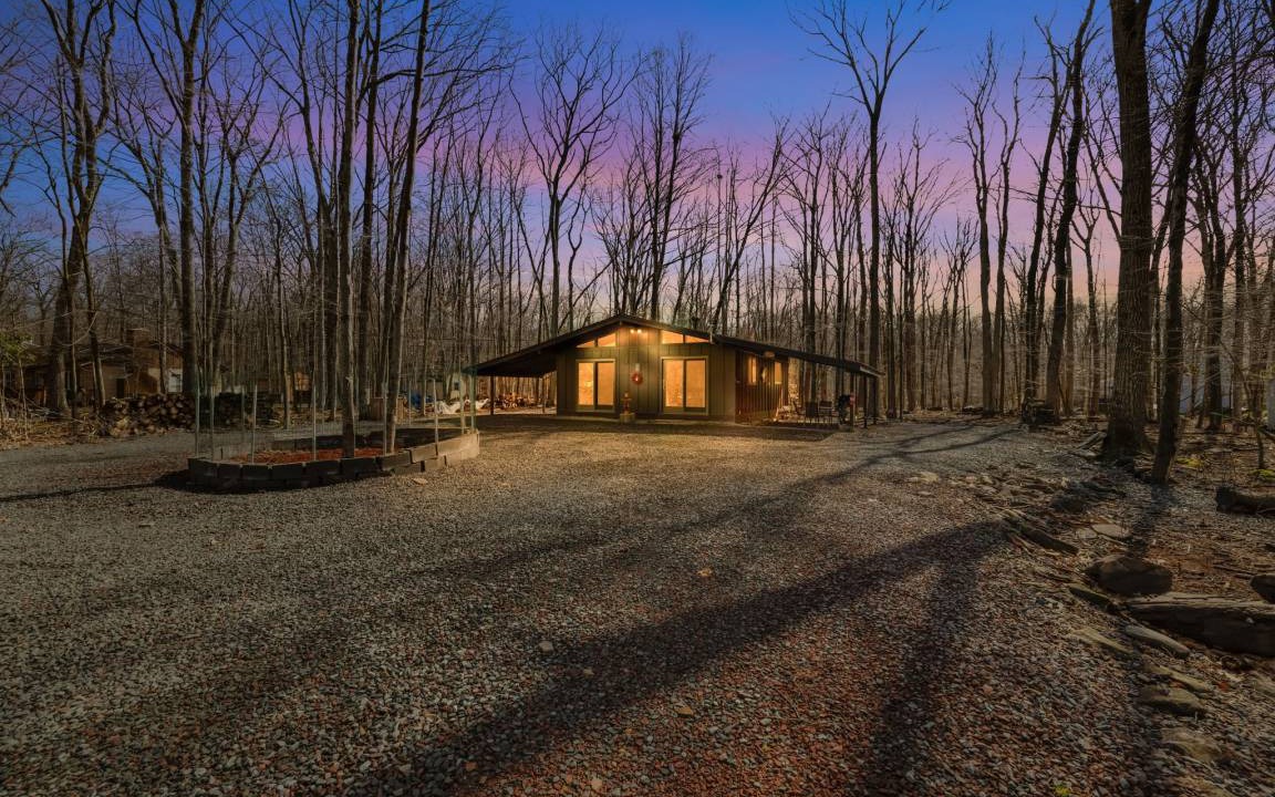 Locust Lake Village Cabin | Cabin ∙ 2 bedrooms ∙ 4 guests