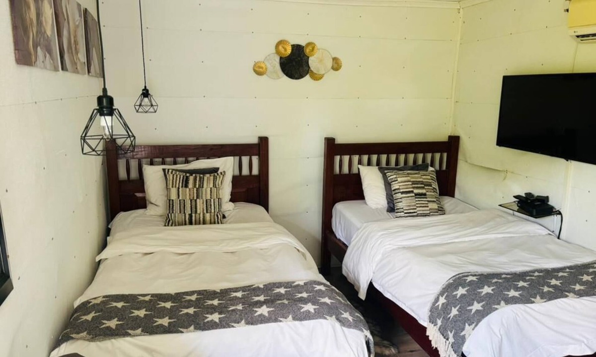 Kwekwe Apartment | Cabin in The Garden – Kwekwe - 2369