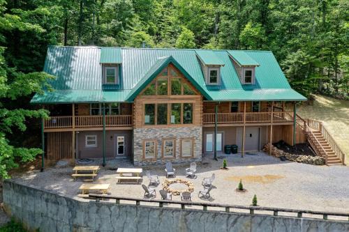 Townsend Ski Chalet | Cades Cove Lodge