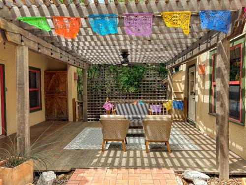 Alta Vista House | Central 1br 1ba SA Casita w full kitchen & patio