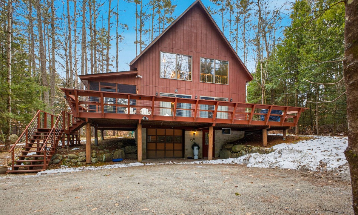 Chestertown House | Chalet house w/access to Friends Lake, sandy beach, kayak, fireplace, deck