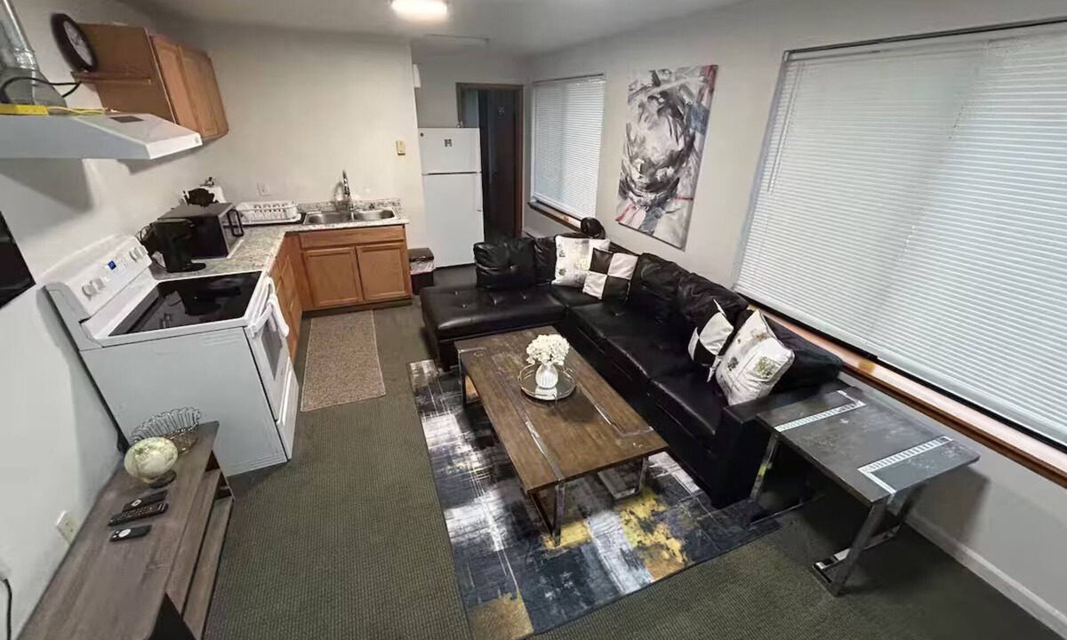Marysville Apartment | Charming 1BR Getaway Free Wi-Fi & Amenities. Easy access to I5