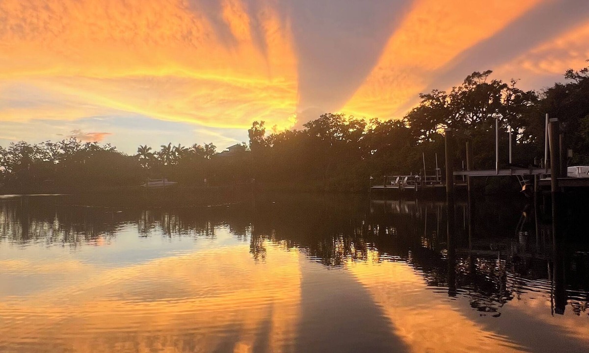 Gulf Gate Estates Cottage | Charming 2/2 artist cottage & private dock 5 minutes drive from the Siesta Key