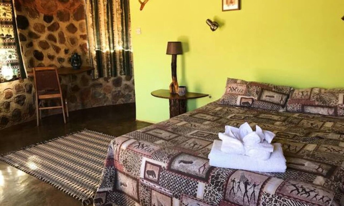 Victoria Falls Apartment | Charming Bush chalet 4 on this world renowned Eco site 40 minutes from Vic Falls Fully catered stay - 1984
