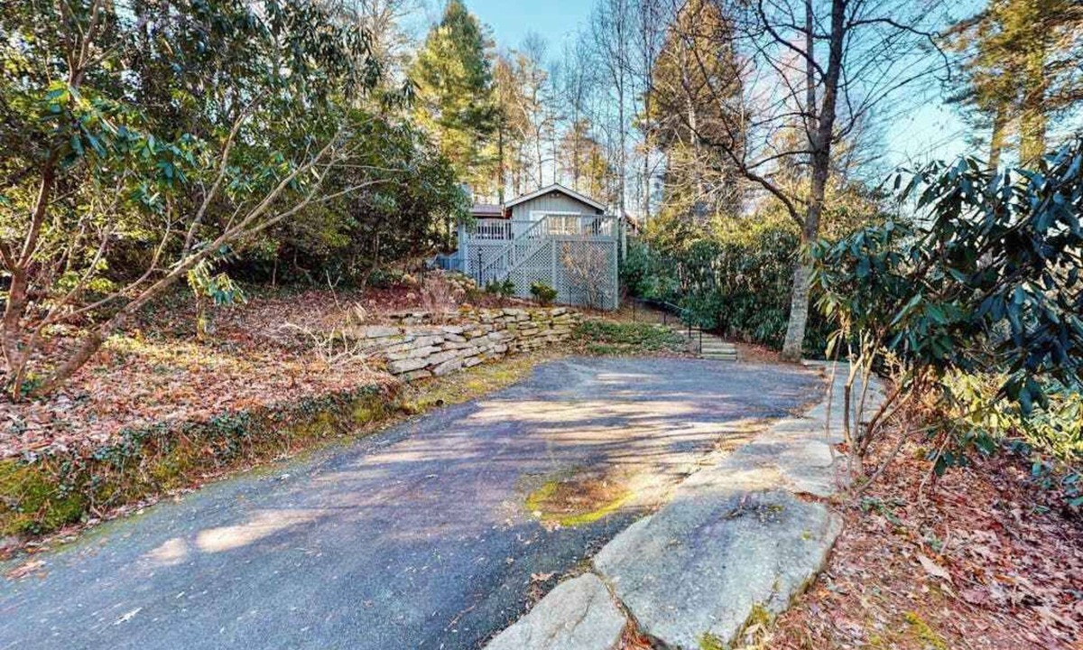Mirror Lake House | Charming cabin with private deck, fireplace, central AC, & private W/D