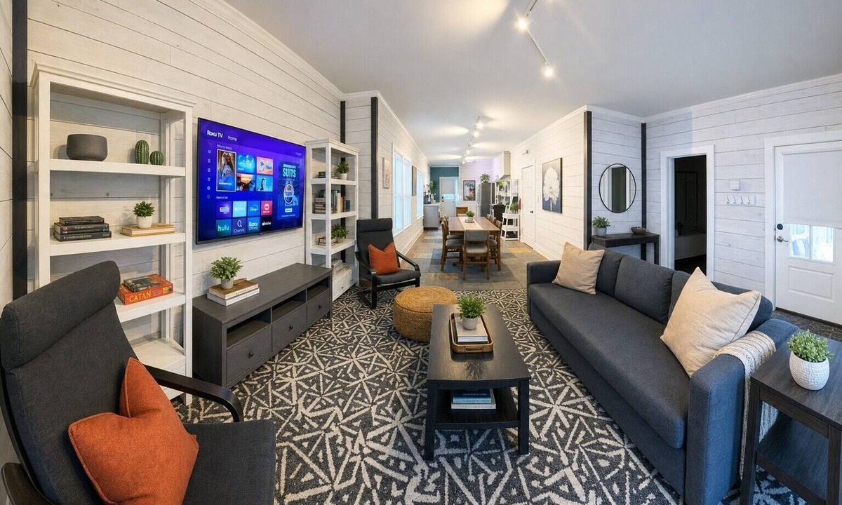 Alta Vista House | Charming screened porch hang-out, quiet locale 10-min to downtown. Pet Friendly!